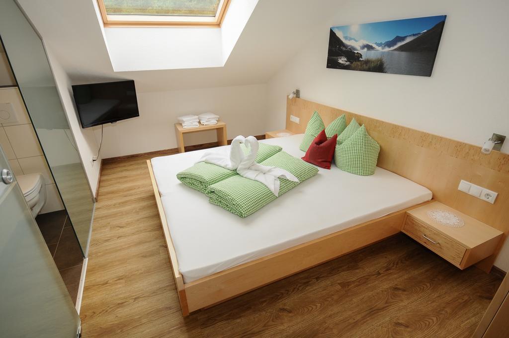 Ferienwohnung Gundolf Christine Arzl im Pitztal Habitación foto
