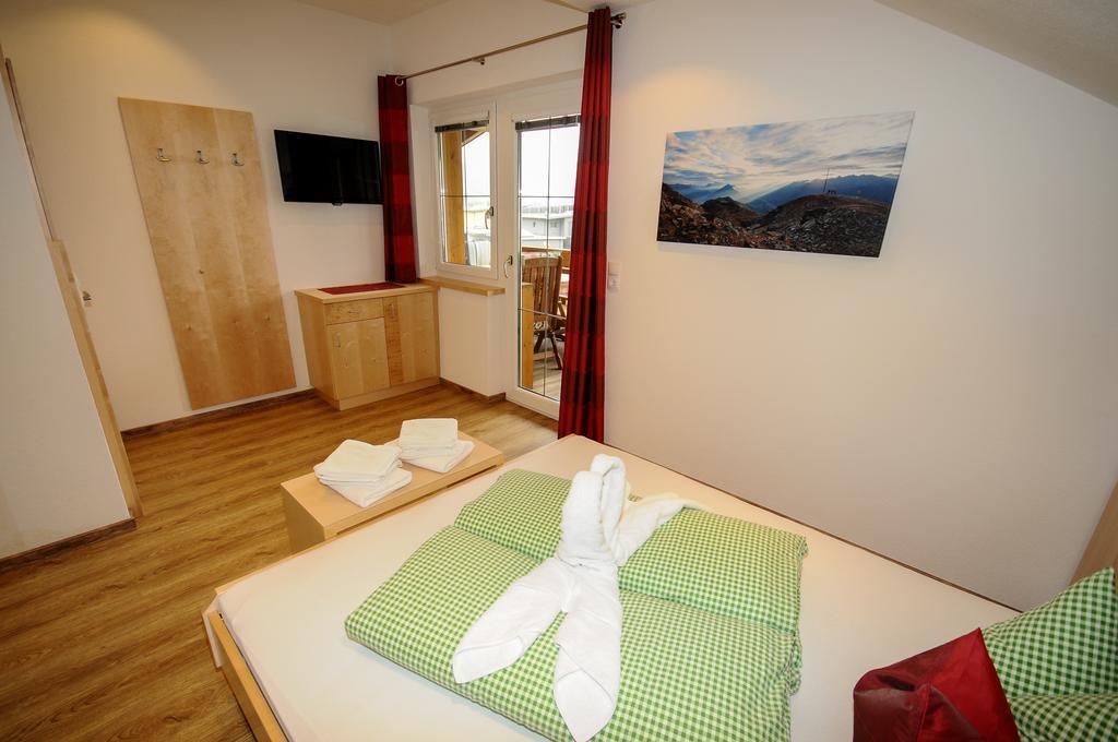 Ferienwohnung Gundolf Christine Arzl im Pitztal Habitación foto